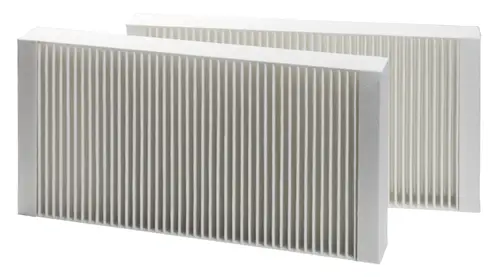 Zwei rechteckige Filter mit gerillter Oberfläche, präsentiert vor hellem Hintergrund. Sie sind geeignet für Kermi-Produkte.